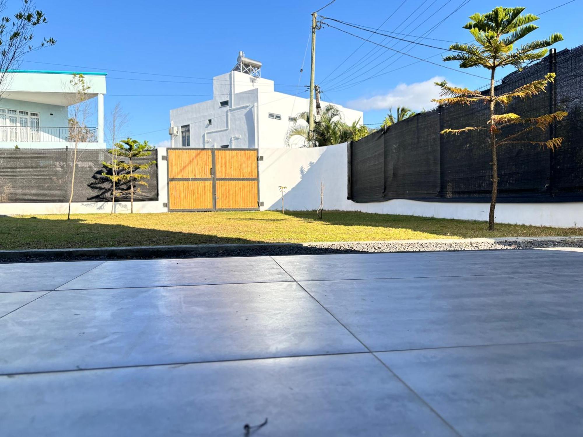 Maison Mont Choisy - One Or Two Bedrooms Apartment Trou aux Biches Exterior photo